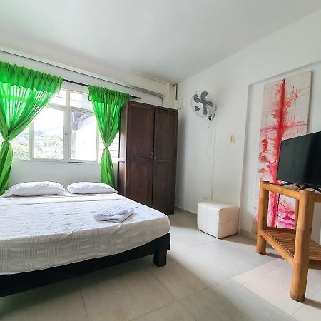 Hostal La Mercedes Street Cali Zewnętrze zdjęcie